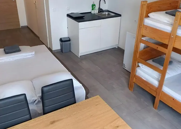 Renovated For Four דירה