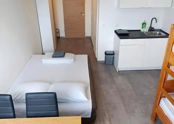 Renovated For Four דירה