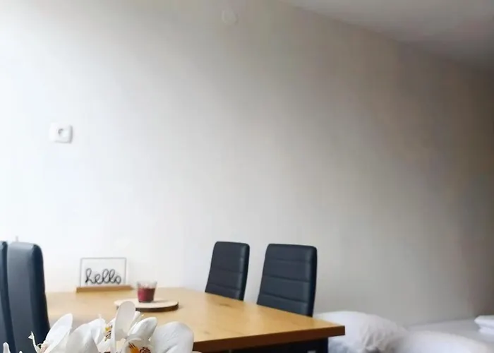 דירה Renovated For Four